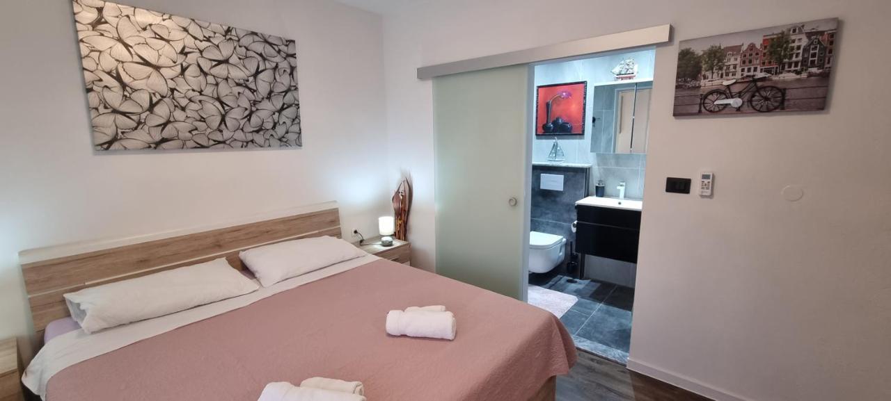 Luxurious Three Bedrooms Apartment With Two Terraces Каштела Екстер'єр фото